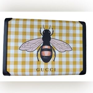 GUCCI
Kids Yellow
Gingham Bumble Bee Animalier Decorative Trunk
Luggage Suitcase